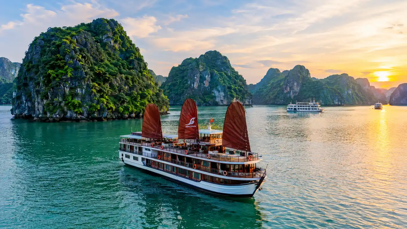Lan Ha Bay and Bai Tu Long Bay Cruises Guide